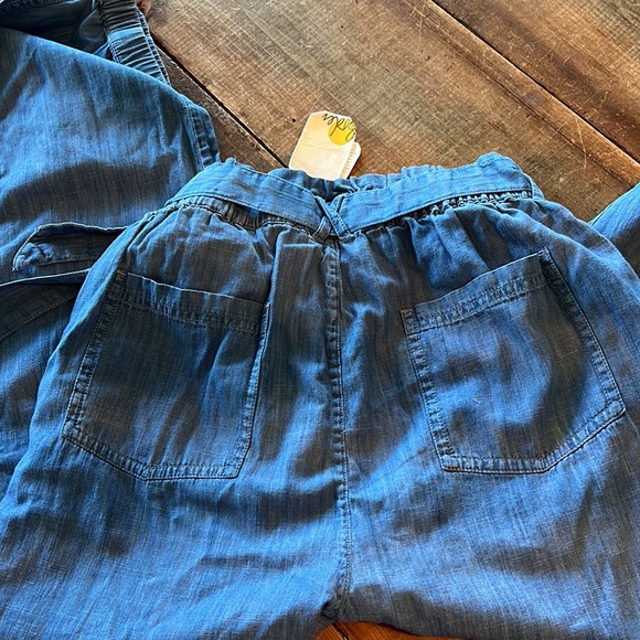 NWT. Mini Boden Chambray elastic ankle pants. - Picture 5 of 5